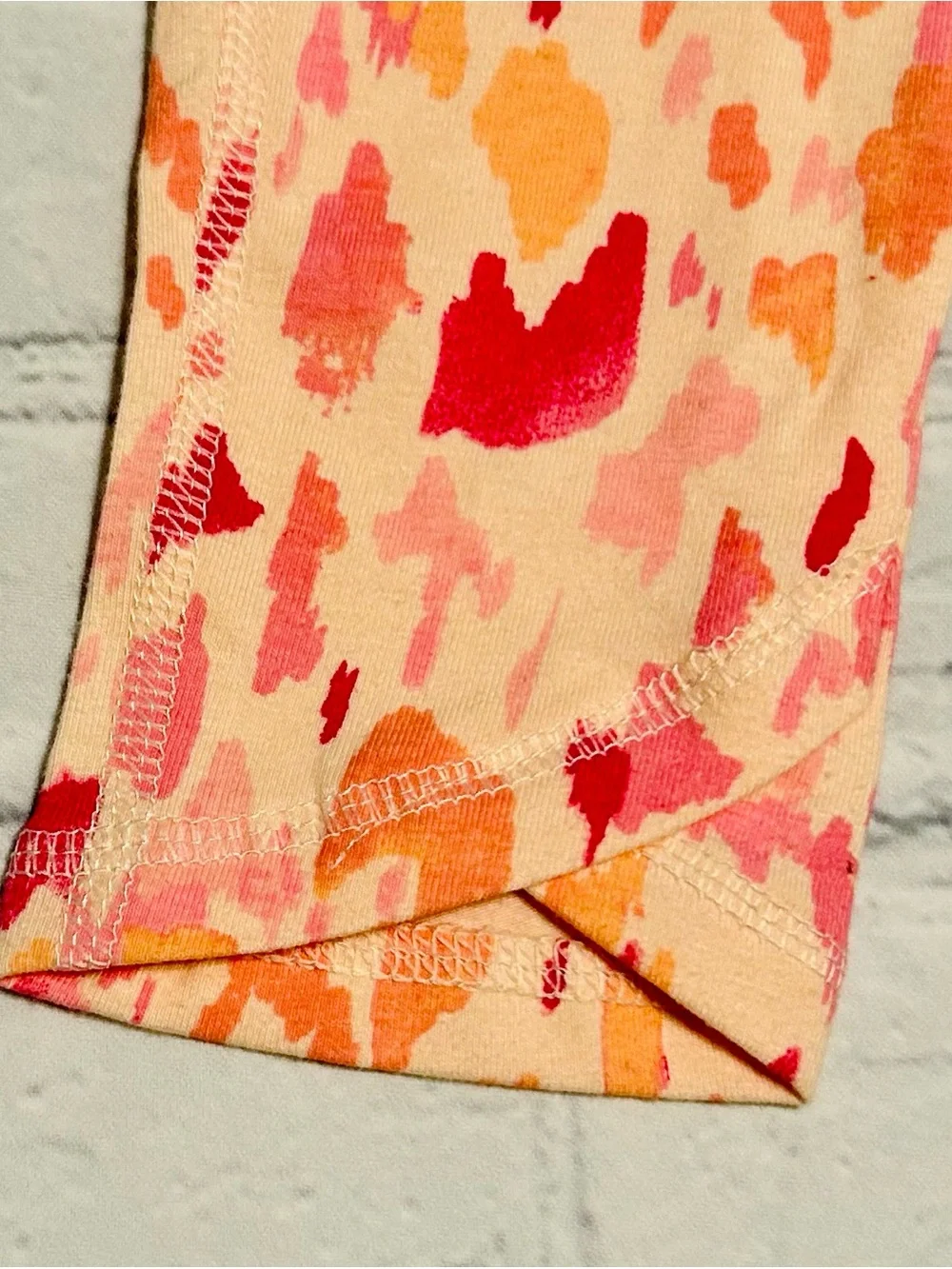 New Gap Pink & Orange Printed Athletic Leggings (Girls 4)